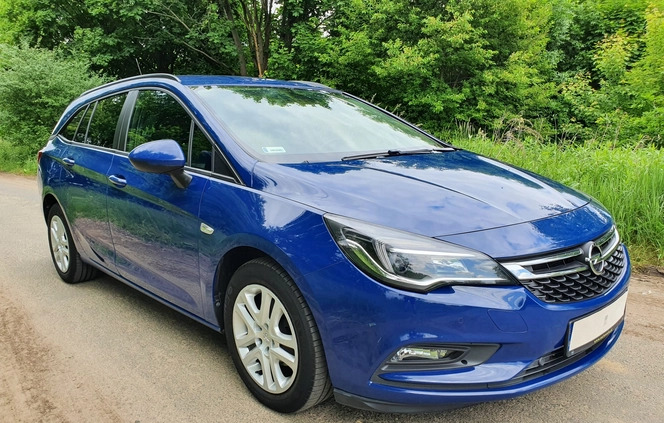 Opel Astra cena 37500 przebieg: 130000, rok produkcji 2018 z Otwock małe 232
